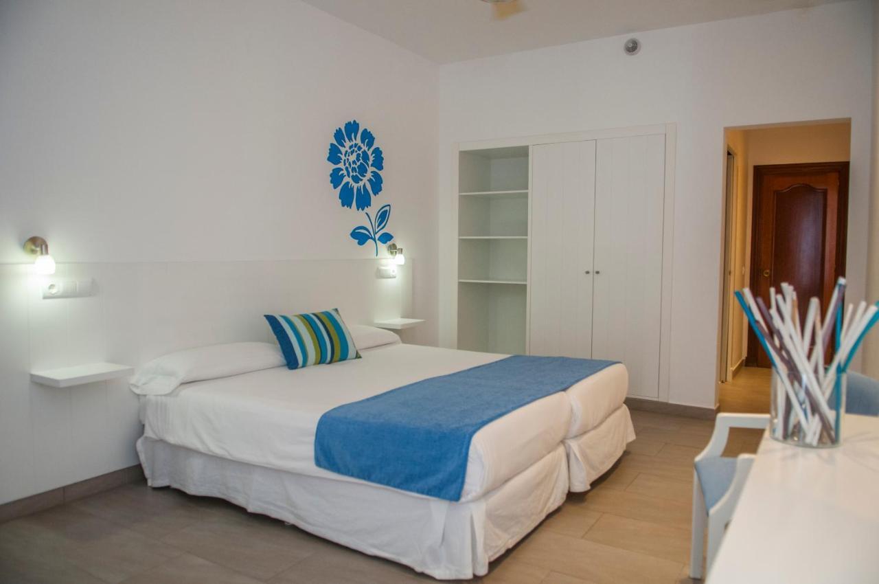 Hostal Xuroy Cala Alcaufar Екстер'єр фото
