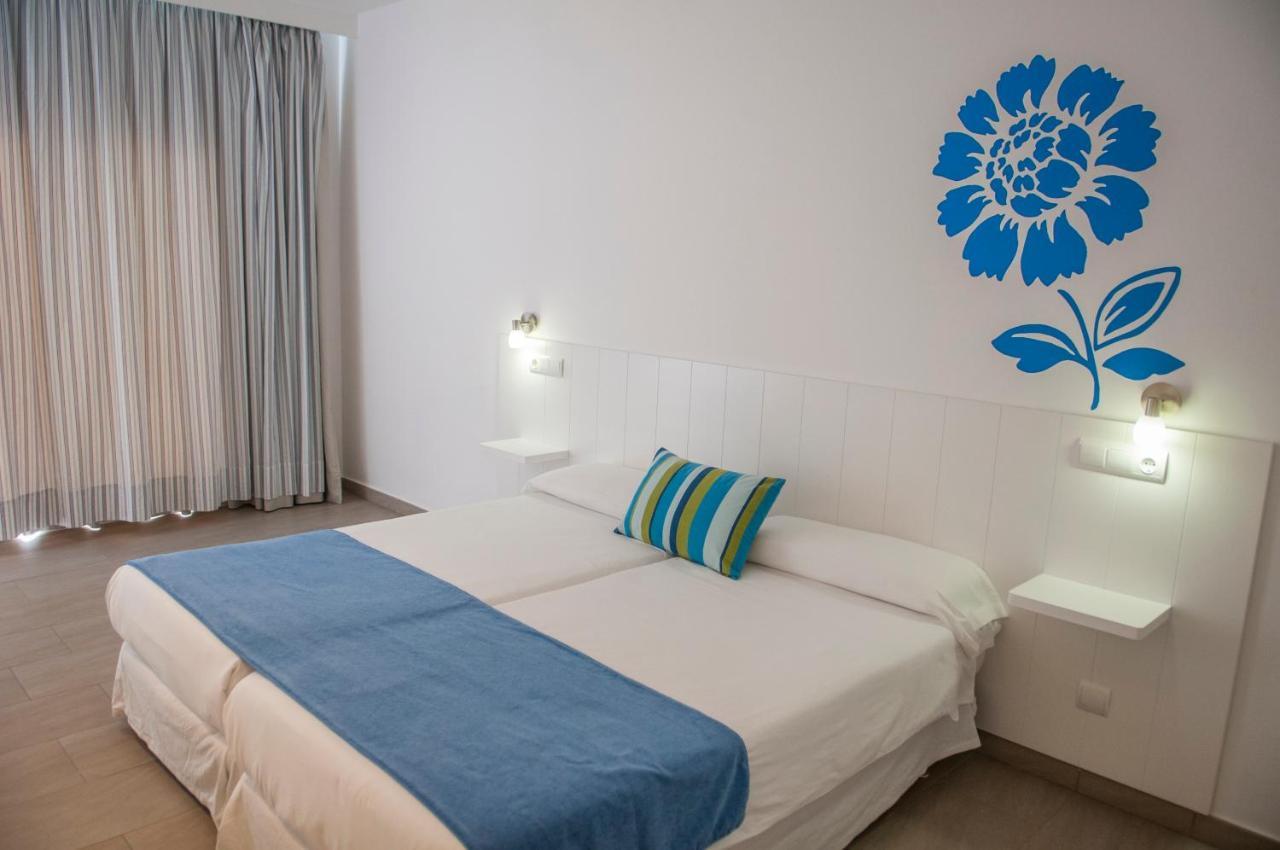 Hostal Xuroy Cala Alcaufar Екстер'єр фото
