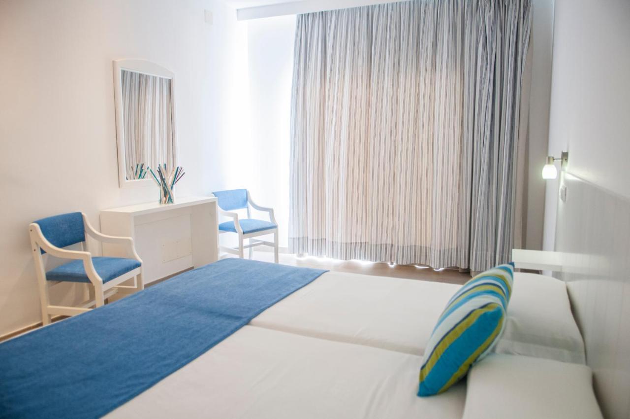 Hostal Xuroy Cala Alcaufar Екстер'єр фото
