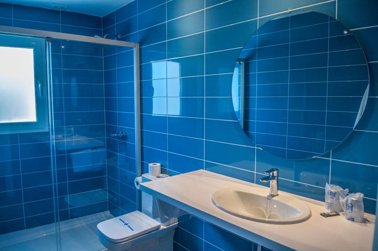 Hostal Xuroy Cala Alcaufar Екстер'єр фото