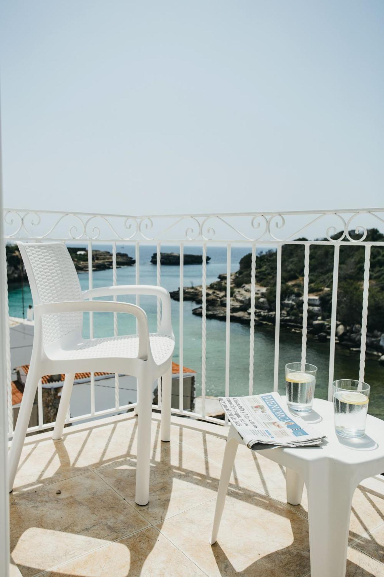 Hostal Xuroy Cala Alcaufar Екстер'єр фото