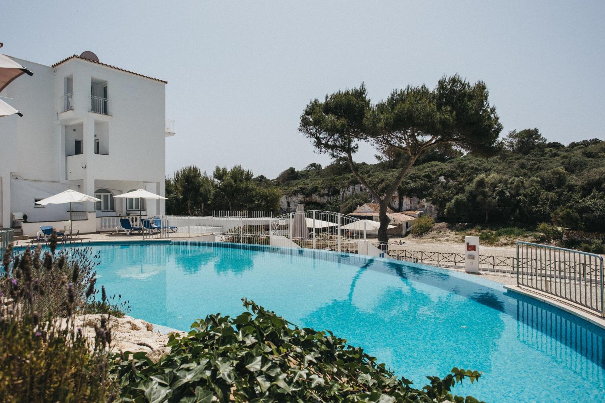 Hostal Xuroy Cala Alcaufar Екстер'єр фото