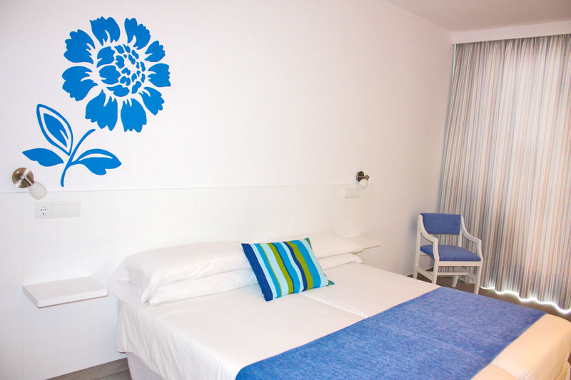 Hostal Xuroy Cala Alcaufar Екстер'єр фото
