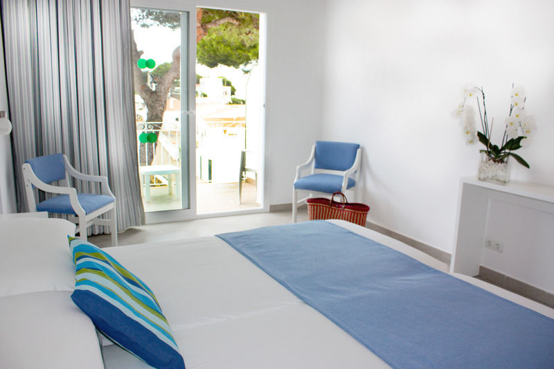 Hostal Xuroy Cala Alcaufar Екстер'єр фото