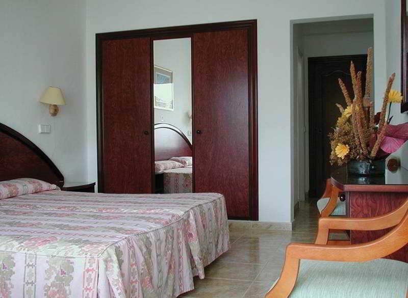 Hostal Xuroy Cala Alcaufar Екстер'єр фото